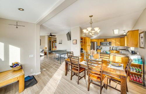 Walk to Marina Harrison Cabin with Lake View! - Foto 6