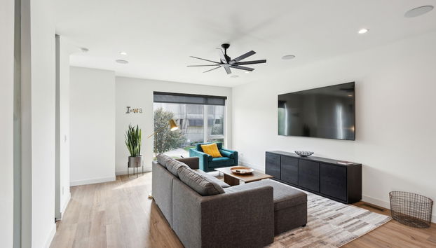 New Modern Townhome With Rooftop Patio 2 Bedroom Townhouse by RedAwning - Foto 2, Profilbild