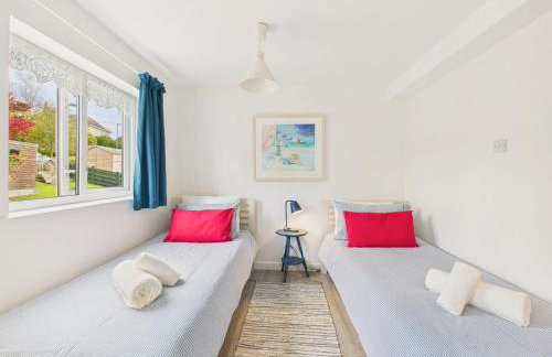 Seaside 2-bed Home in Flushing with Free Parking & sea views - Foto 9