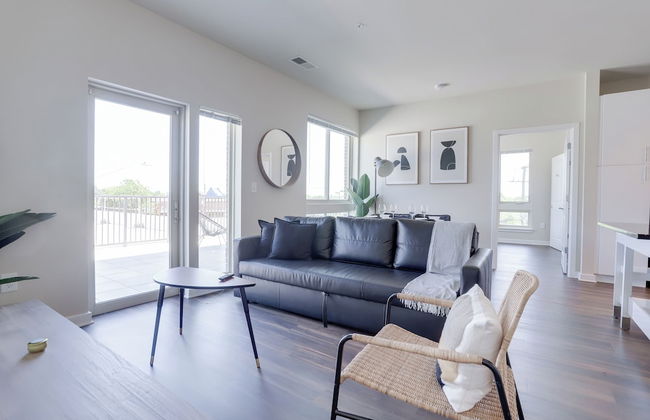 Spacious 2BR Apt with Den W Balcony - Foto 25