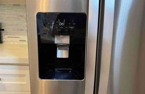 Stylish Stay Close to UM City Vibes - Photo 24