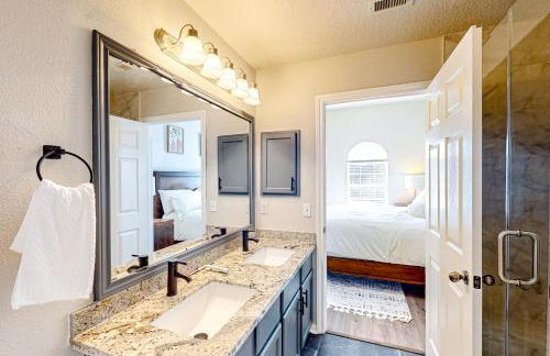 3 Mi to Downtown Conroe Updated Townhome with Yard - Foto 15