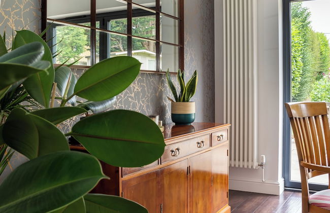 Stunning 5 Bed in the Centre of Bourton - Photo 33