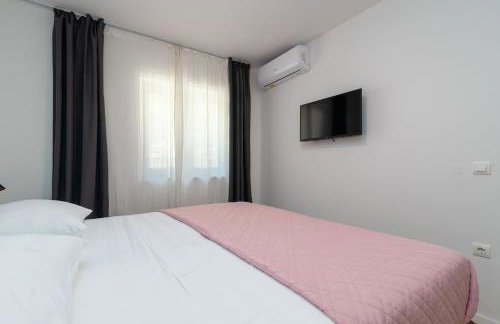 Maca Apartments & Suites with Heated pool near beach 50m - Foto 65