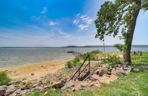 Lakefront Eufaula Escape with Dock and Private Beach! - Foto 36