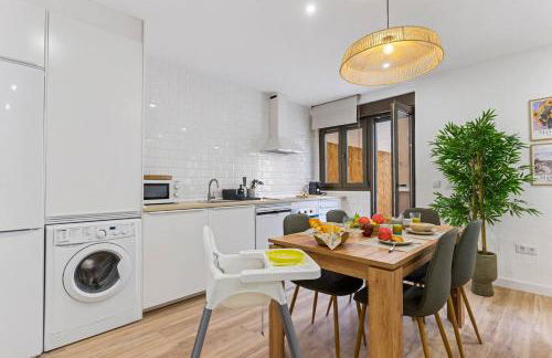 Monet, apartamento con terraza, cuna y trona - Foto 16