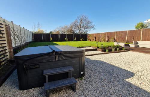 Luxury Sea View Retreat with Hot Tub Sleeps 8 - Foto 35