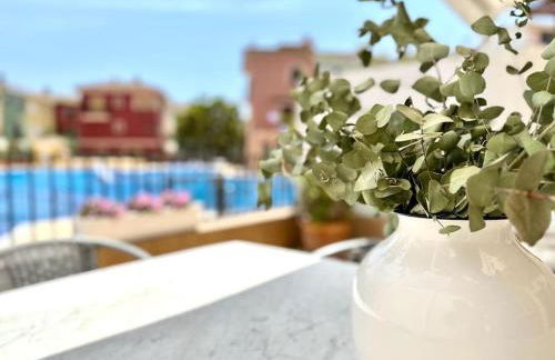 Your Poolside Paradise by the Sea - Foto 18