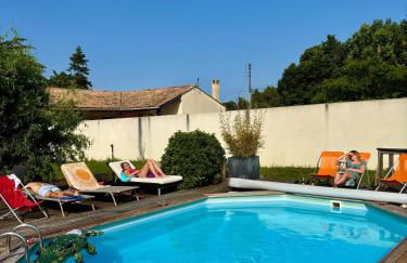Le Champ de la Mer Villa 8 personnes et sa longère 4 personnes avec piscine - Foto 2