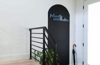 6 Bed with En Suite Baths, Host Up to 20, Rooftops, Parking, Gourmet Kitchens, Cozy Living Spaces, Skyline Views & Fire Table, Near Downtown, Distilleries & Marathon Village, High-Speed Wi-Fi, 24hr Hospitality - Foto 37