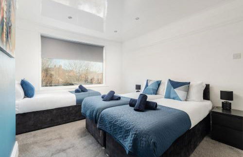 Spacious 3BR Sleeps 8 Ideal for Contractors or Large groups - Foto 17