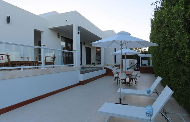 The White House TCI Guest House - Foto 24