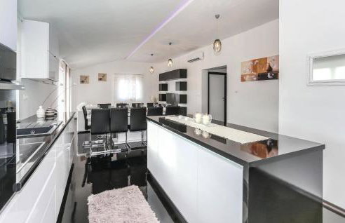 Lovely Home In Rumin With Kitchen - Foto 22