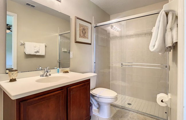 Fantastic 7 Bed 6 Bath in Prestigious Gated Comm - Foto 56