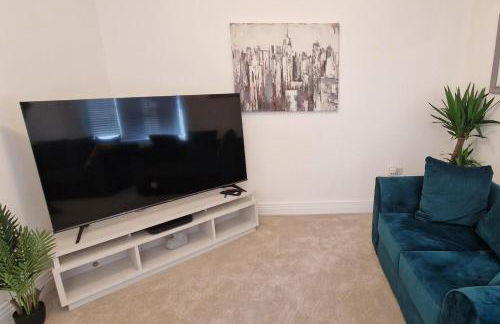 Peterborough - House - Sleeps 8 - Parking - Garden - Foto 9