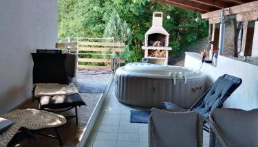 Plesivica Hillside Holiday Home With Hot -tub - Foto 3, Garden
