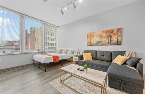 MDRN Escape with Natural Light Wi-Fi Gym Parking - Foto 1