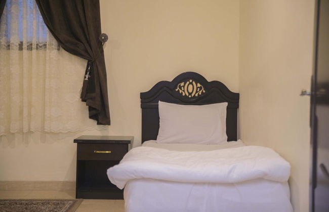Al Eairy Furnished Apartments Qassim 4 - Photo 14