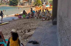 Apartamento vista do mar, pé na areia e águas tranquilas, no cento de Guarapari - Foto 33