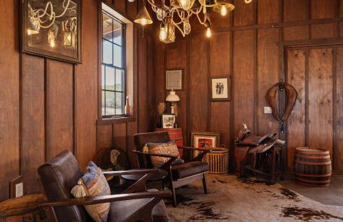 The Outlaw By The Cohost Company - Foto 72