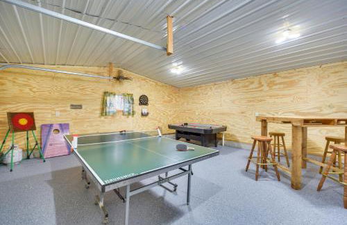 Cozy Birchwood Retreat on UTV Trail with Hot Tub! - Foto 24