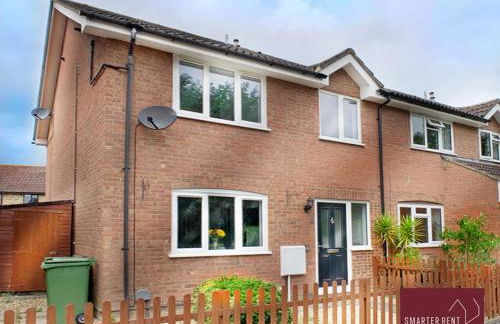 Woking - Front Garden Parking Pets Welcome - Photo 1