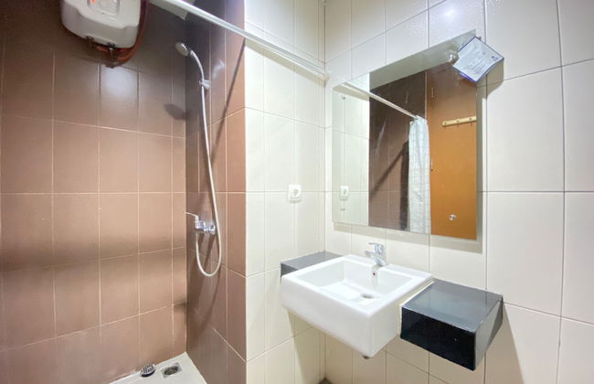 Stylish & Comfy Studio at Dago Suites Apartment - Photo 12