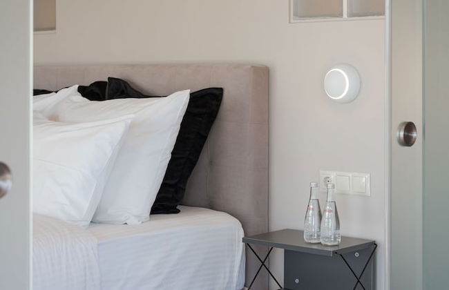 Athenian Grand Riviera Villa - Photo 14