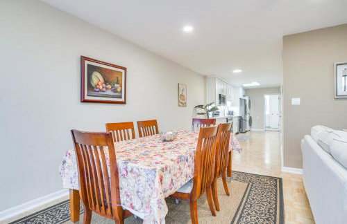 Steps to Shops and Eats Apt in Portage Park! - Foto 7