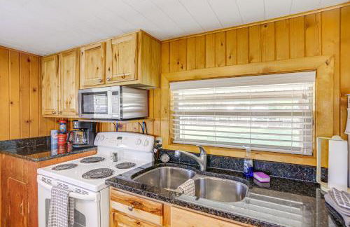 Waterfront Port Clinton Cottage with Fire Pit! - Foto 8