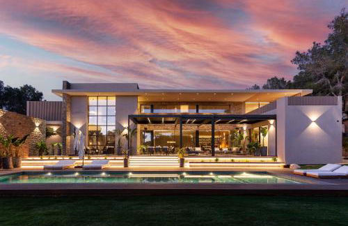 Luxury 5-Bed Beach Villa in Cala Vinyes - Foto 1