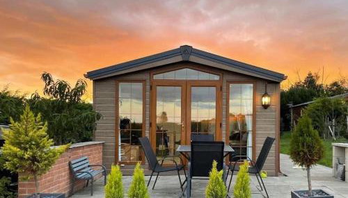 FAIRVIEW FARM Holiday Accommodation 14 Luxury Lodges, Cabins, Dog Friendly, Suitable for Couples, Families and Groups, Wedding Guests , Corporate events, Sleeps 2-65 guests in Ravenshead, Nottingham near Sherwood Forest, set in 88 acres - Foto 5