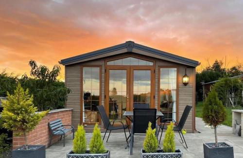 FAIRVIEW FARM Holiday Accommodation 14 Luxury Lodges, Cabins, Dog Friendly, Suitable for Couples, Families and Groups, Wedding Guests , Corporate events, Sleeps 2-65 guests in Ravenshead, Nottingham near Sherwood Forest, set in 88 acres - Photo 5