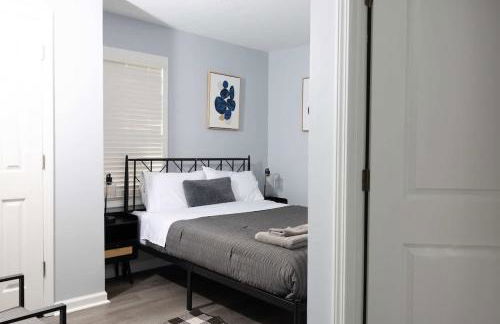 5 Min to Elon - In Unit Washer and Dryer - Fast Wi-Fi - Foto 28