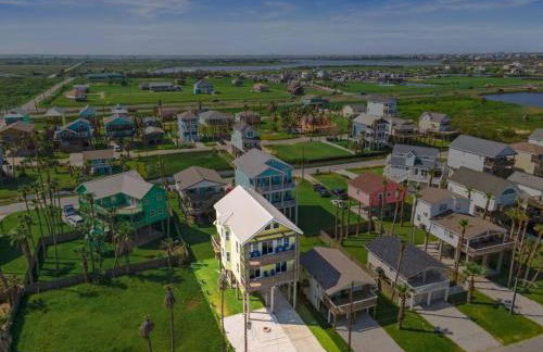 Beach House Located Steps from the Beach - Photo 42
