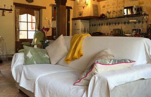 Gîte calme avec Spa en été, animaux acceptés, parcage, pour 8 personnes - FR-1-586-64 - Foto 9