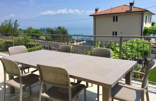 Casa con ampio terrazzo, vista lago e giardino - Foto 42