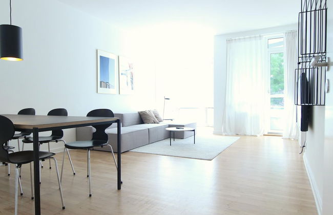 Great 2-bed w Balcony - Foto 1