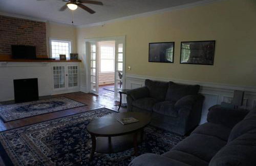 Renovated 1928 bungalow on a former asylum campus - Foto 8