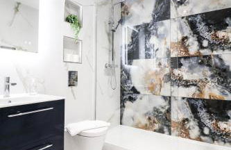 The Abbey Apartment - 1BR Apt with Dedicated Workspace, Fast Wifi & Stylish Kitchen Island & Free Secure Underground Parking - Foto 57