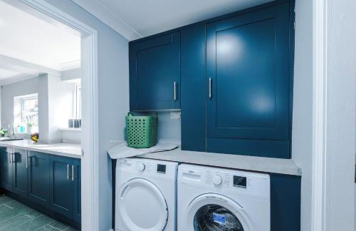 Spacious 4 Bed in Birmingham by 53 Degrees Property, Ideal for Business or Families, Games Room! - Foto 16