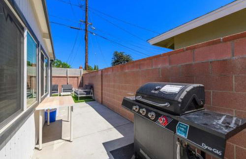 Spacious Disneyland 5 Bedroom 4 Bath House with Game Room - Photo 44