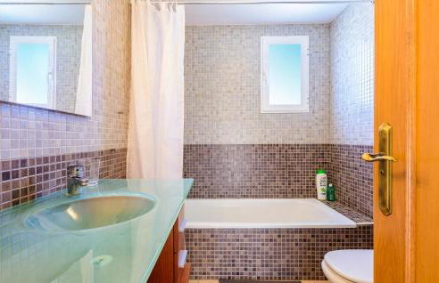 Beautiful Home In Oropesa Del Mar - Photo 19