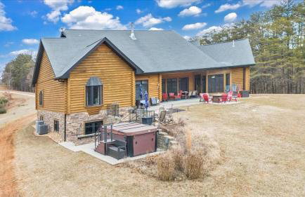 Liberty Pines - Lakefront Log Home, Swim Spa & Game Room - Photo 9