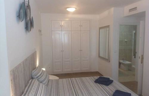 2 bedroom, Sea Front Complex w Pool and private garden - Foto 20