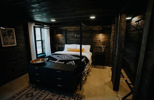 Luxe Nordic Barndominium Retreat at Black Pine - Foto 13