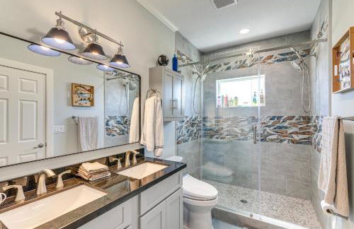 Walk to Sea Isle Beach Group Getaway with Deck! - Foto 11