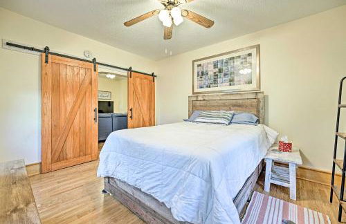 All-Season Grand Haven Getaway with Deck! - Foto 12