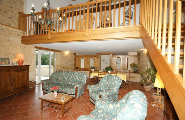 Spacious Holiday Home in Besse With Swimming Pool - Foto 20