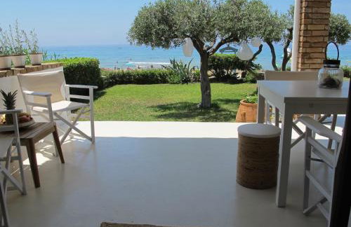 Seafront Calista Beach House With Garden - Foto 39